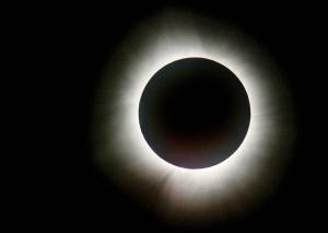 Il turismo dell'eclissi: destinazione Sole nero