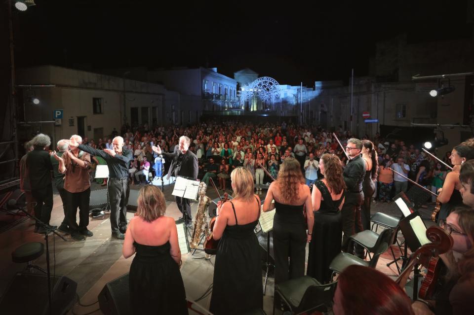 Musica, solidarietà e tutto il “Sentimento” degli Avion Travel con la Medit Orchestra diretta da Angelo Valori