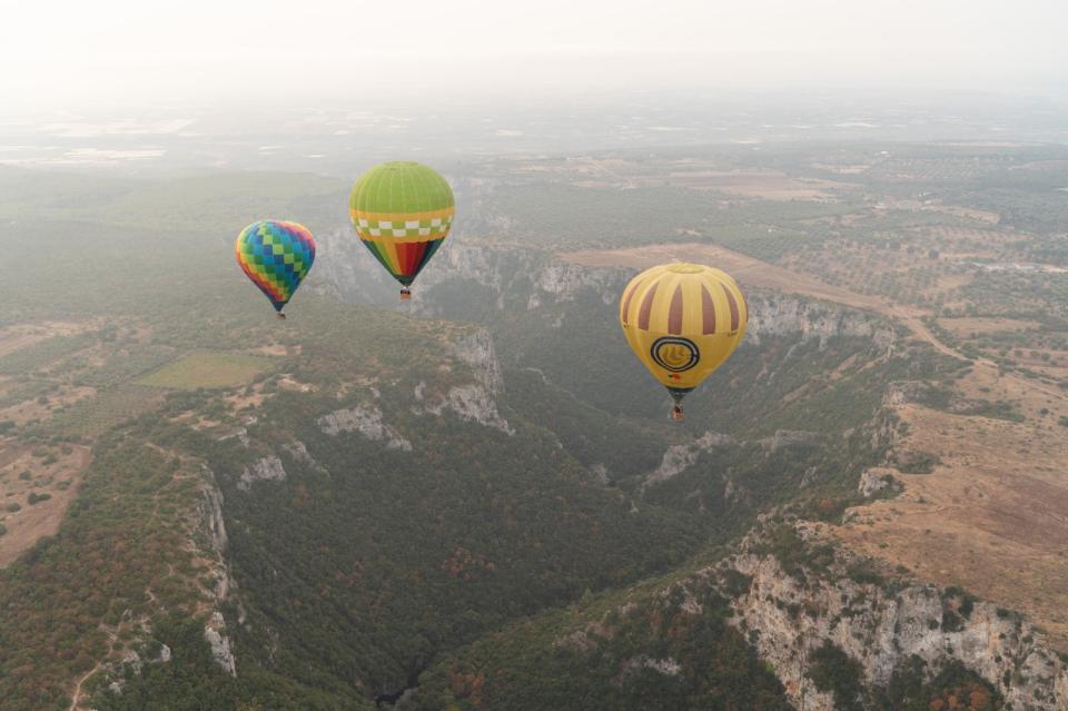 Che meraviglia! Il cielo si colora di magia: torna il Canyon Balloon Festival